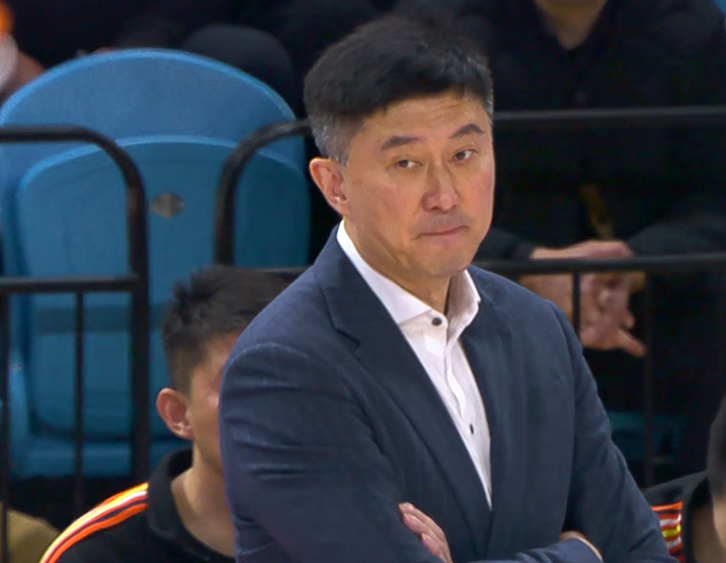 立博-广东队输给辽宁16分！球迷：杜锋应向杨鸣学习，主动辞职